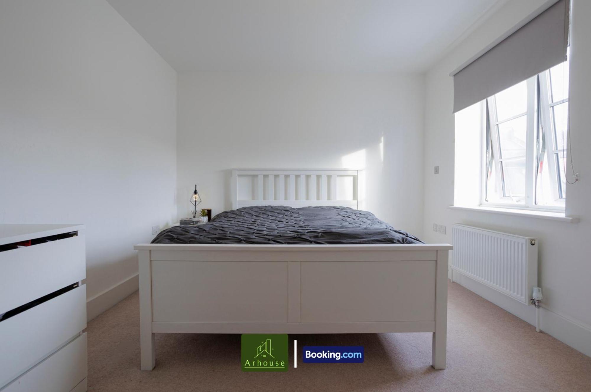One Bedroom Apartment By Arhouse Apartments Short Lets & Serviced Accommodation Kingston With Free Wifi Kingston upon Thames  Exterior photo